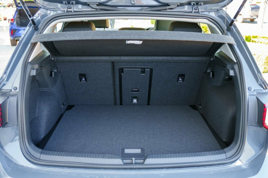 2026 Volkswagen Golf 8.5 110TSI Life Hatch Image 8