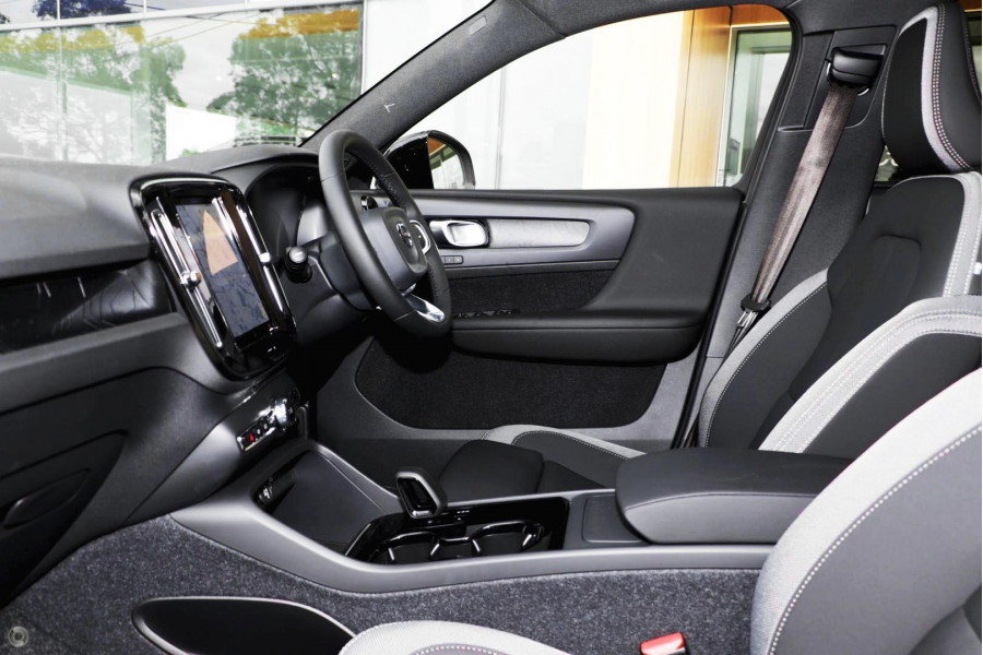2024 MY25 Volvo EX40 No Series Ultra Single Motor Extended Range SUV Image 8
