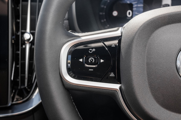 2026 Volvo XC90 L Series Plus T8 Plug-in Hybrid Dark SUV image 11