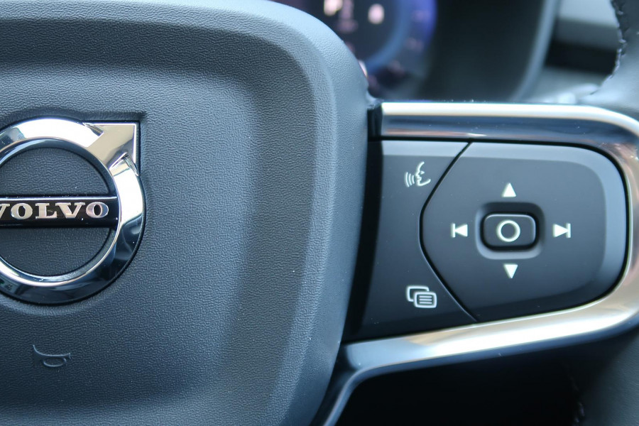 2024 Volvo XC40 XZ Plus B4 SUV Image 24