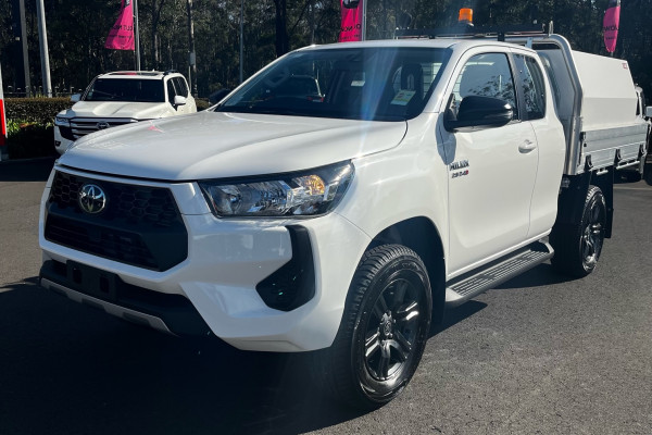 2024 Toyota HiLux GUN126R SR Cab Chassis Image 4