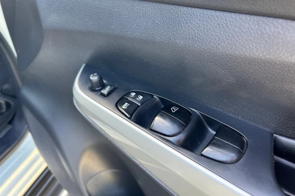2019 Nissan Navara D23 Series 3 ST-X King Cab Pickup Image 23