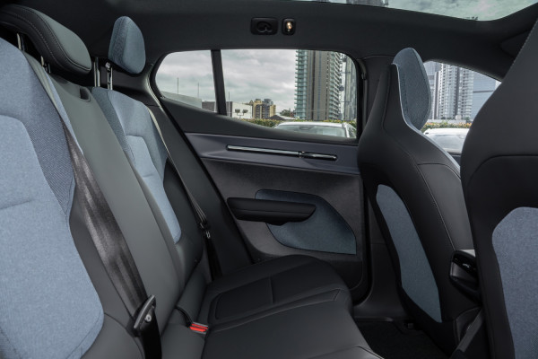 2026 Volvo EX30  Single Motor Extended Range Ultra SUV Image 9