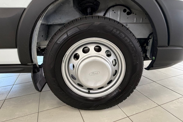 2025 MY25.75 Ford Transit VO 500E Cab Chassis Image 11