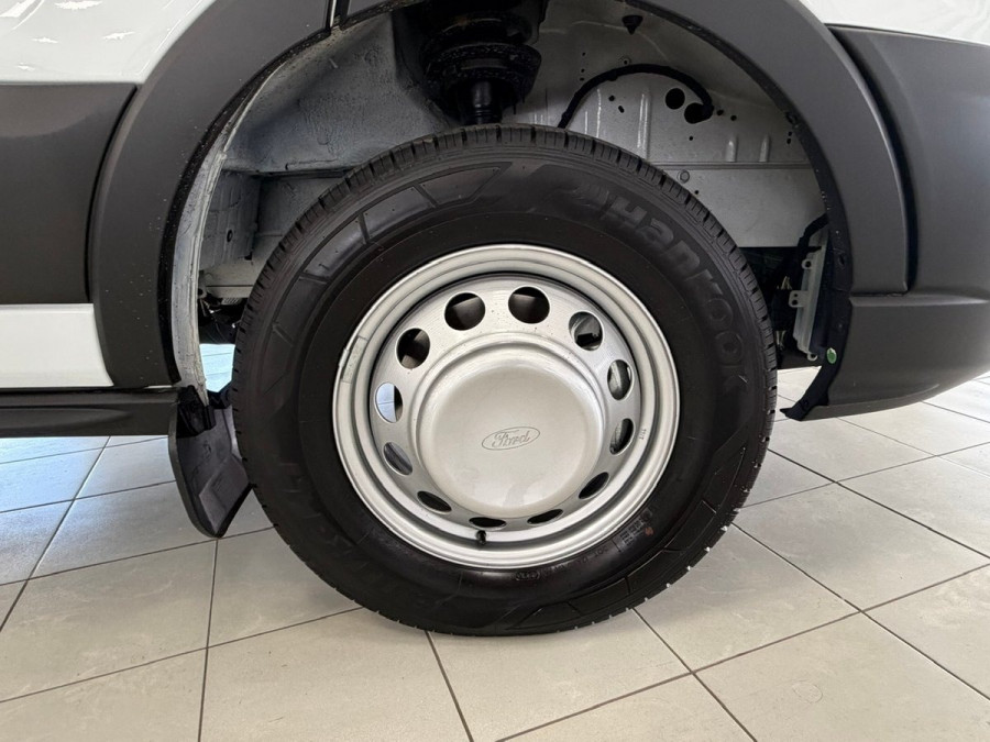 2025 MY25.75 Ford Transit VO 500E Cab Chassis Image 11