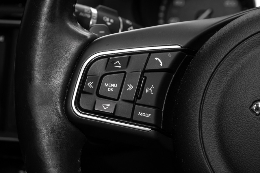 2015 MY16 Jaguar XE X760 Prestige Saloon Image 11