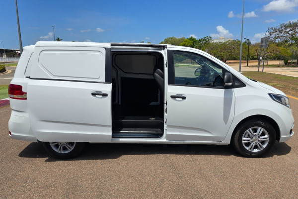 2026 MY25 LDV G10 SV7C + Van Image 17
