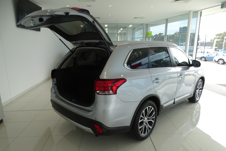 2017 Mitsubishi Outlander ZK LS SUV Image 7