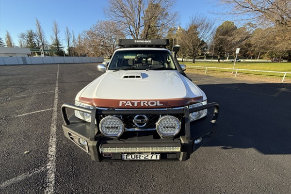 2012 Nissan Patrol Y61 ST SUV Image 8