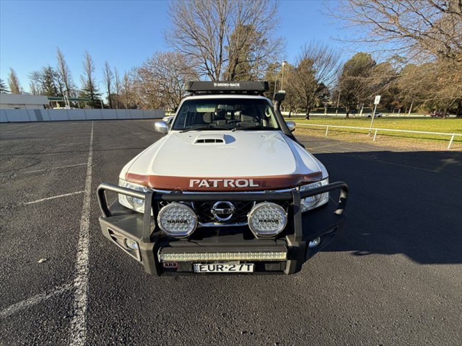 2012 Nissan Patrol Y61 ST SUV Image 8