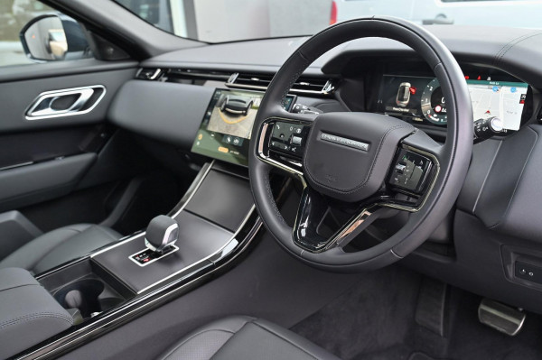 2025 MY26 Land Rover Range Rover Velar L560 P250 Dynamic SE SUV image 6
