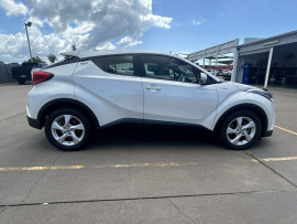 2018 Toyota C-HR NGX10R  SUV image 2