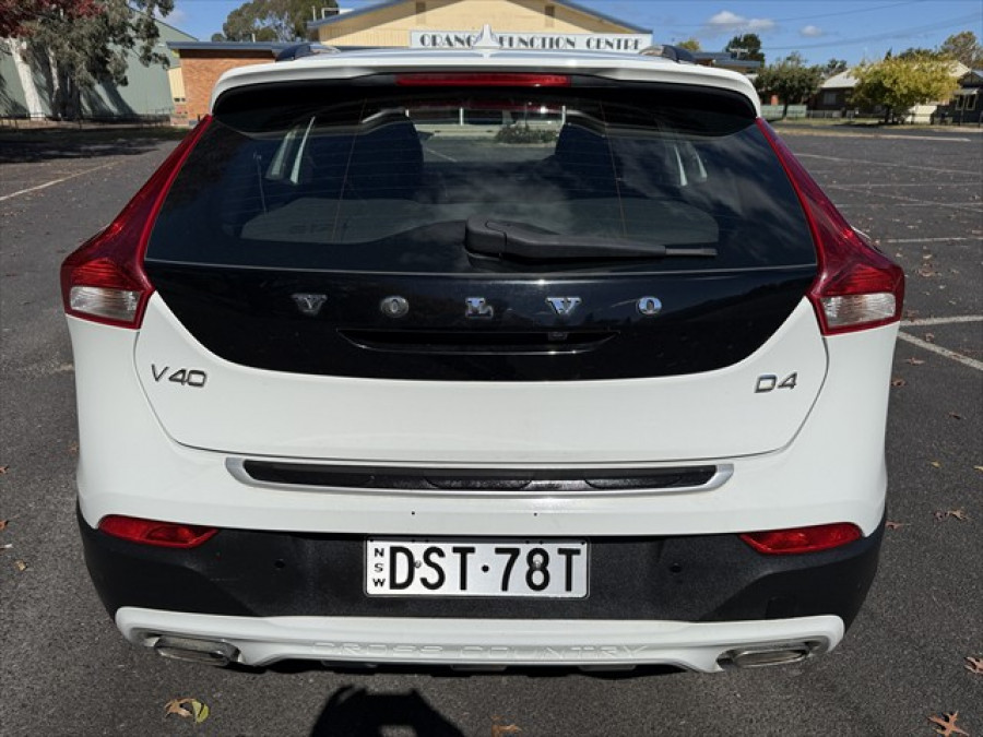 2017 MY18 Volvo V40 Cross Country M Series D4 Pro Hatch Image 4