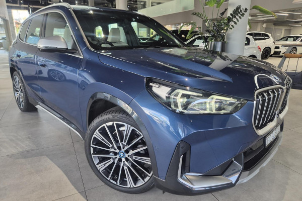 BMW iX1 xDrive30 xLine U11