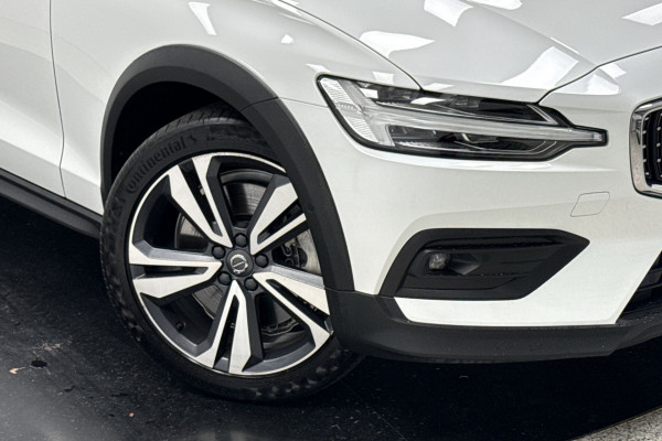 2023 Volvo V60 Cross Country Z Series Ultimate B5 Bright SUV