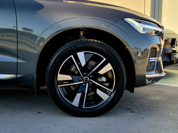 2026 Volvo XC60 UZ Plus B5 Bright SUV image 3