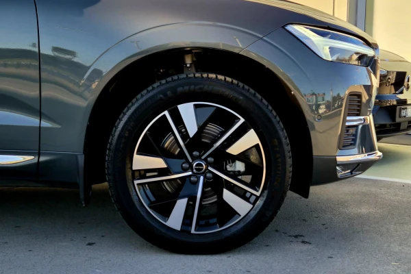 2025 MY26 Volvo XC60 UZ Plus B5 Bright SUV Image 3