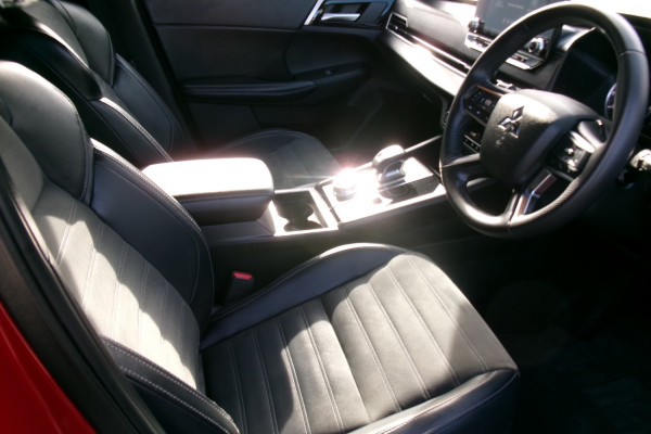 2023 MY24 Mitsubishi Outlander ZM Black Edition SUV Image 13