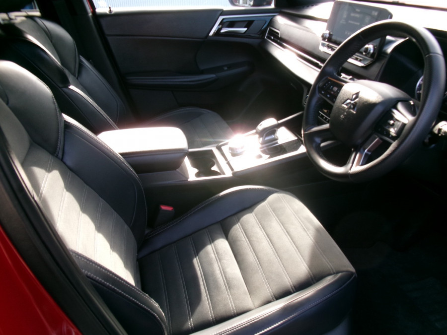 2023 MY24 Mitsubishi Outlander ZM Black Edition SUV Image 13
