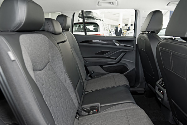 2025 Volkswagen Tayron R4 110TSI Life SUV image 9