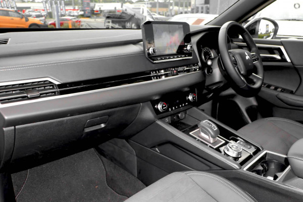2025 Mitsubishi Outlander ZM LS SUV Image 8