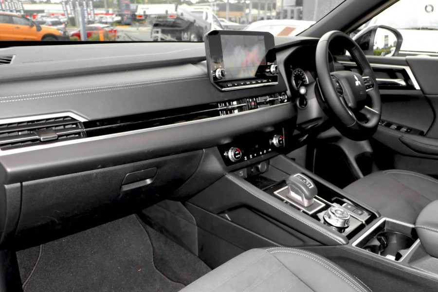 2025 Mitsubishi Outlander ZM LS SUV Image 8