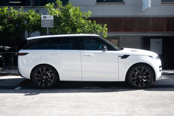 2025 Land Rover Range Rover Sport L461 PHEV P460e Dynamic HSE SUV image 3
