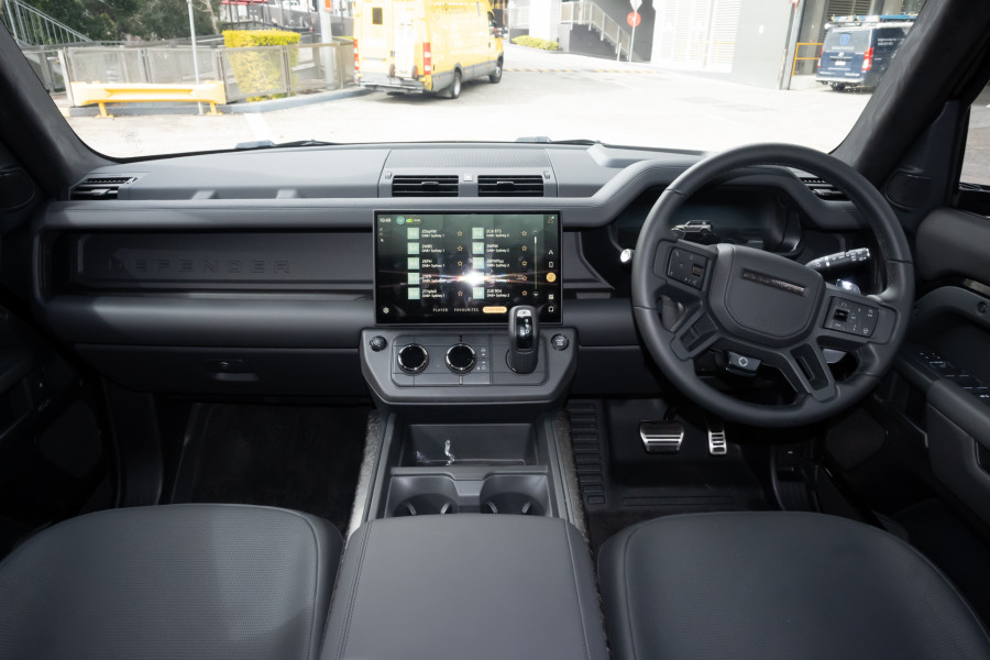 2026 Land Rover Defender L663 110 P635 OCTA Black SUV