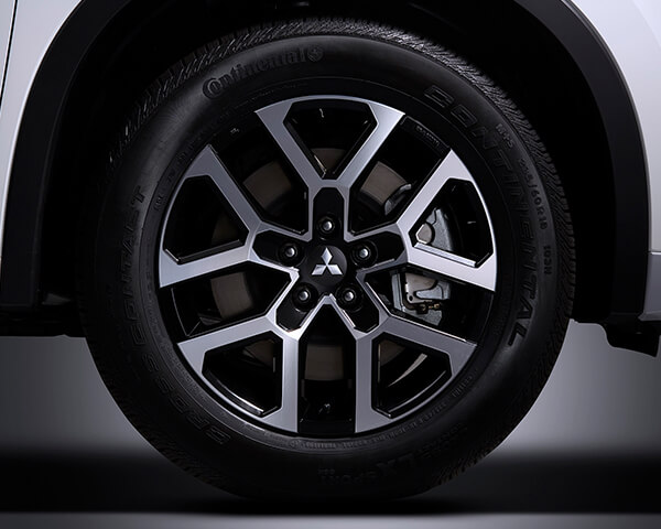 Wheel Set (4), Alloy wheel 18", Black Diamond Cut 