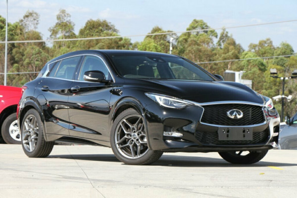 Infiniti Q30 Sport D-CT H15