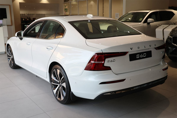 2024 Volvo S60  Ultimate B5 Bright Sedan Image 4