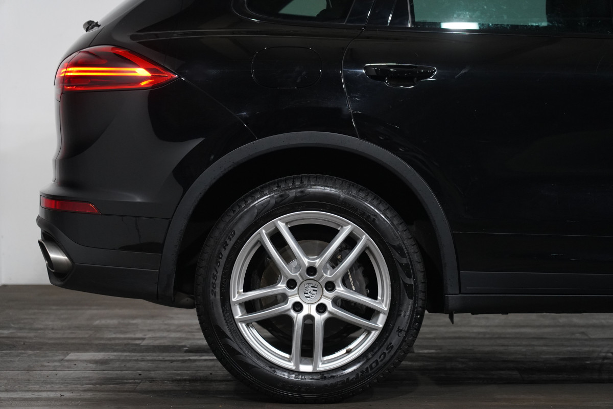 2016 Porsche Cayenne Diesel SUV Image 6