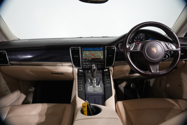 2015 Porsche Panamera Coupe Image 13
