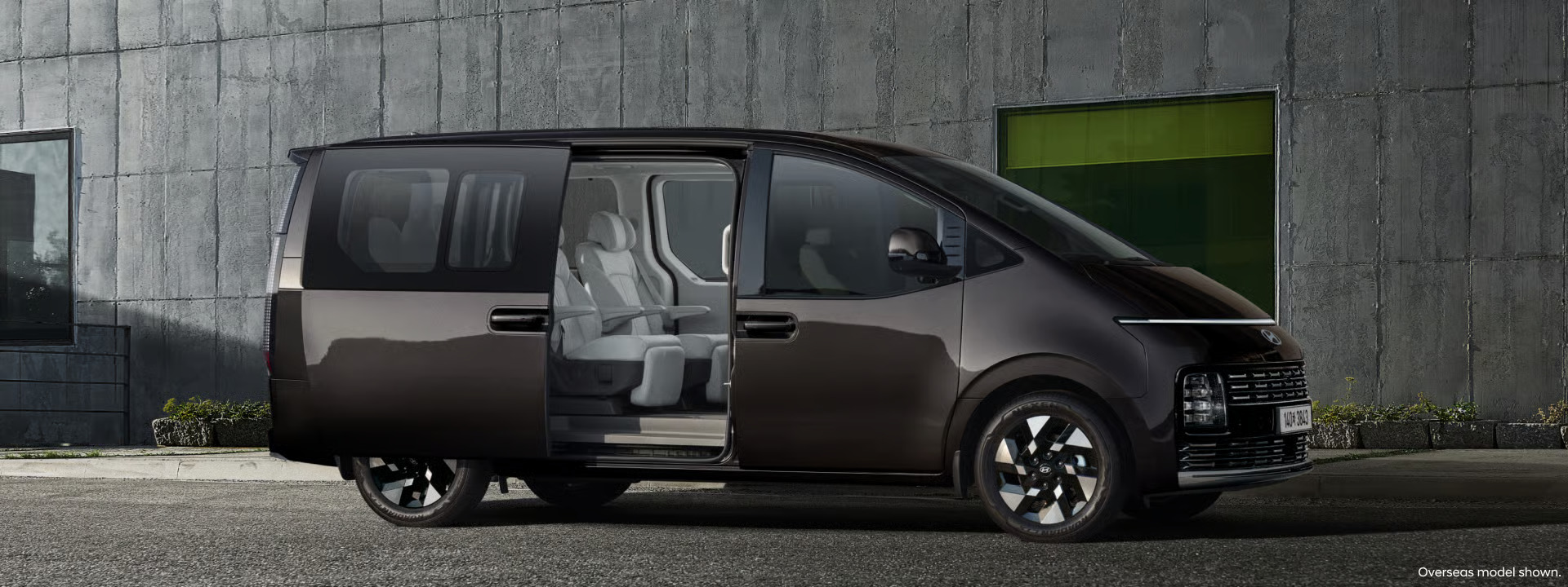 STARIA Lounge Hybrid. Available Now. Image