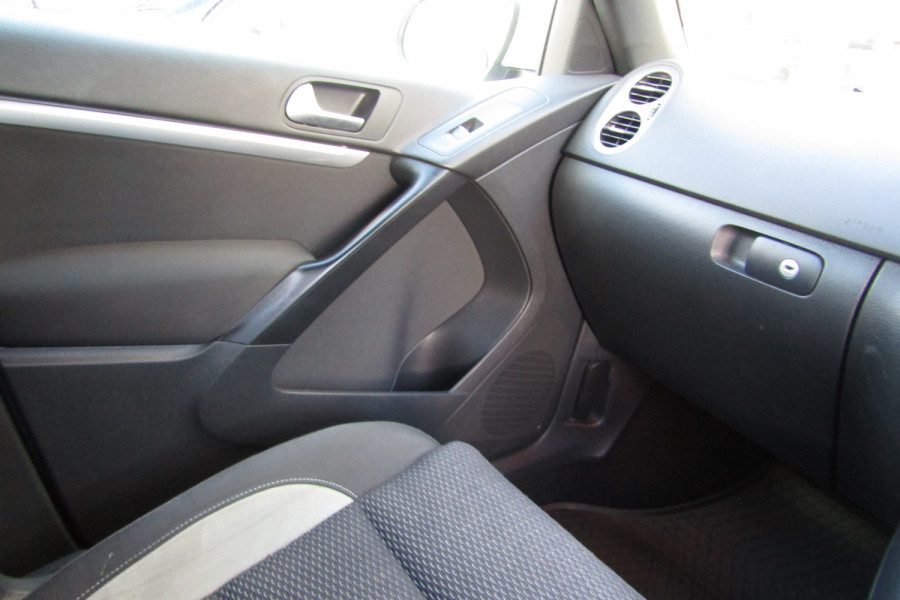 2014 MY15 Volkswagen Tiguan 5N 155TSI R-Line SUV Image 14