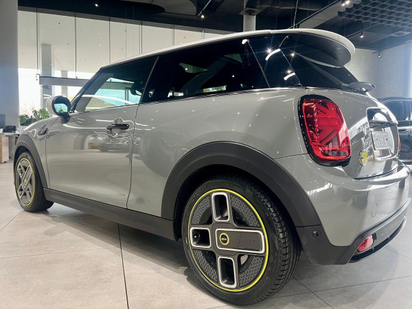 2021 MINI Cooper F56 LCI-2 Cooper SE MINI Yours Hatch image 7
