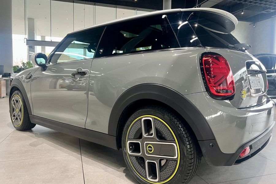 2021 MINI Cooper F56 LCI-2 Cooper SE MINI Yours Hatch