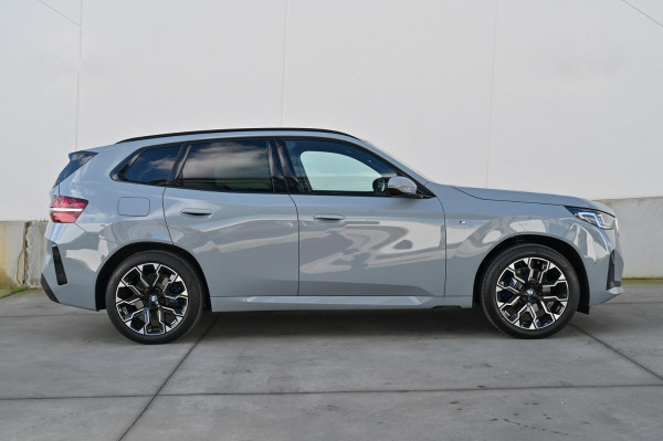 2025 BMW X3 G45 30e xDrive SUV image 5