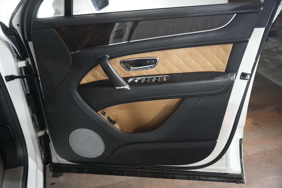 2016 Bentley Bentayga SUV Image 29