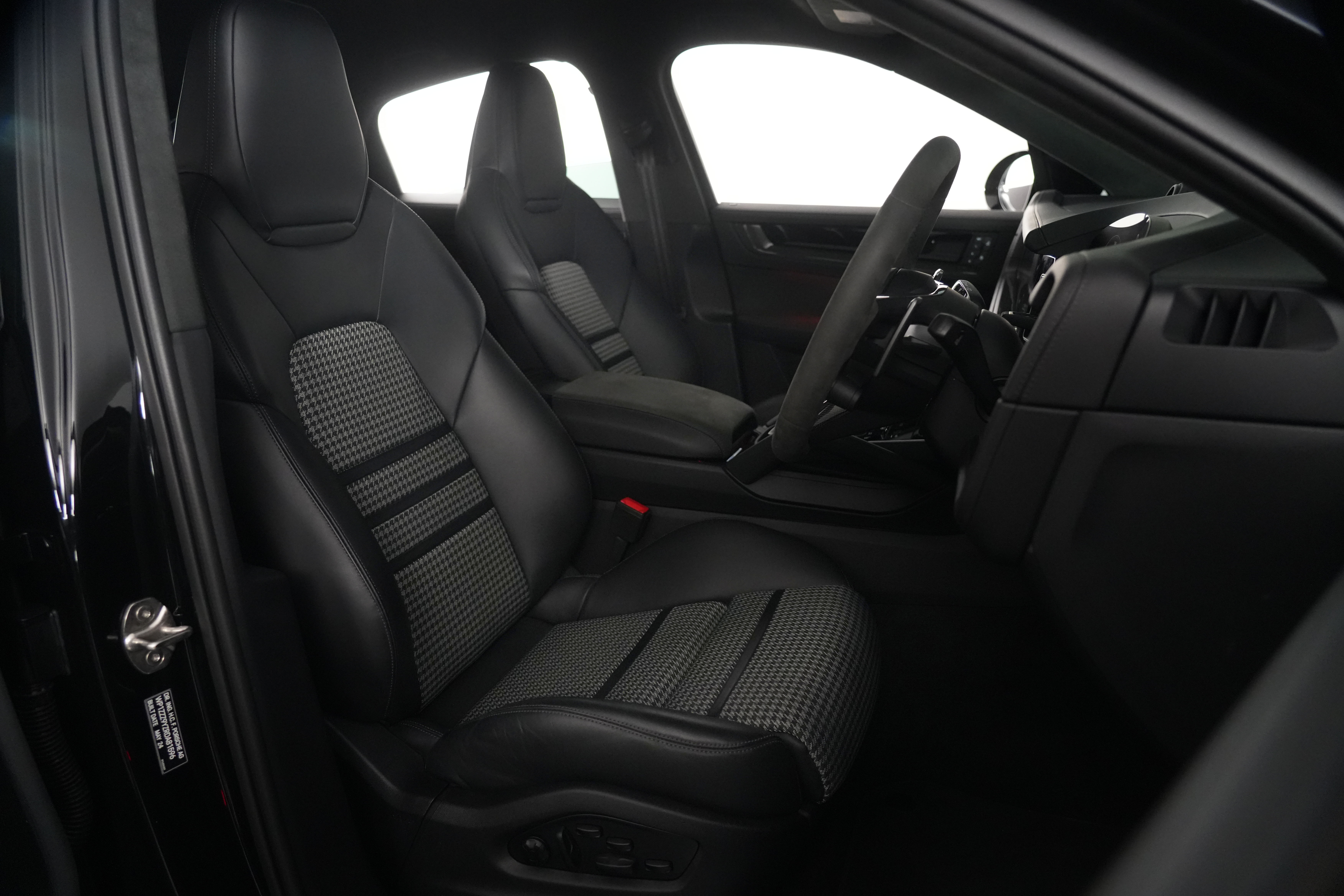 2024 Porsche Cayenne GTS Coupe Image 32