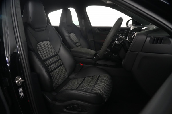2024 Porsche Cayenne GTS Coupe Image 32