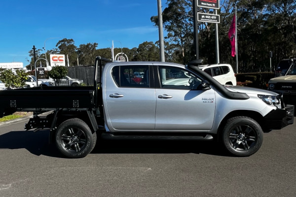 2025 MY24 Toyota HiLux GUN126R SR 48V Cab Chassis Image 6