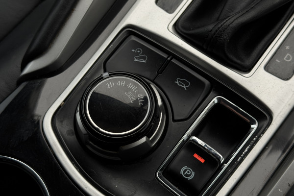 2019 Mitsubishi Pajero Sport QE Black Edition SUV Image 24