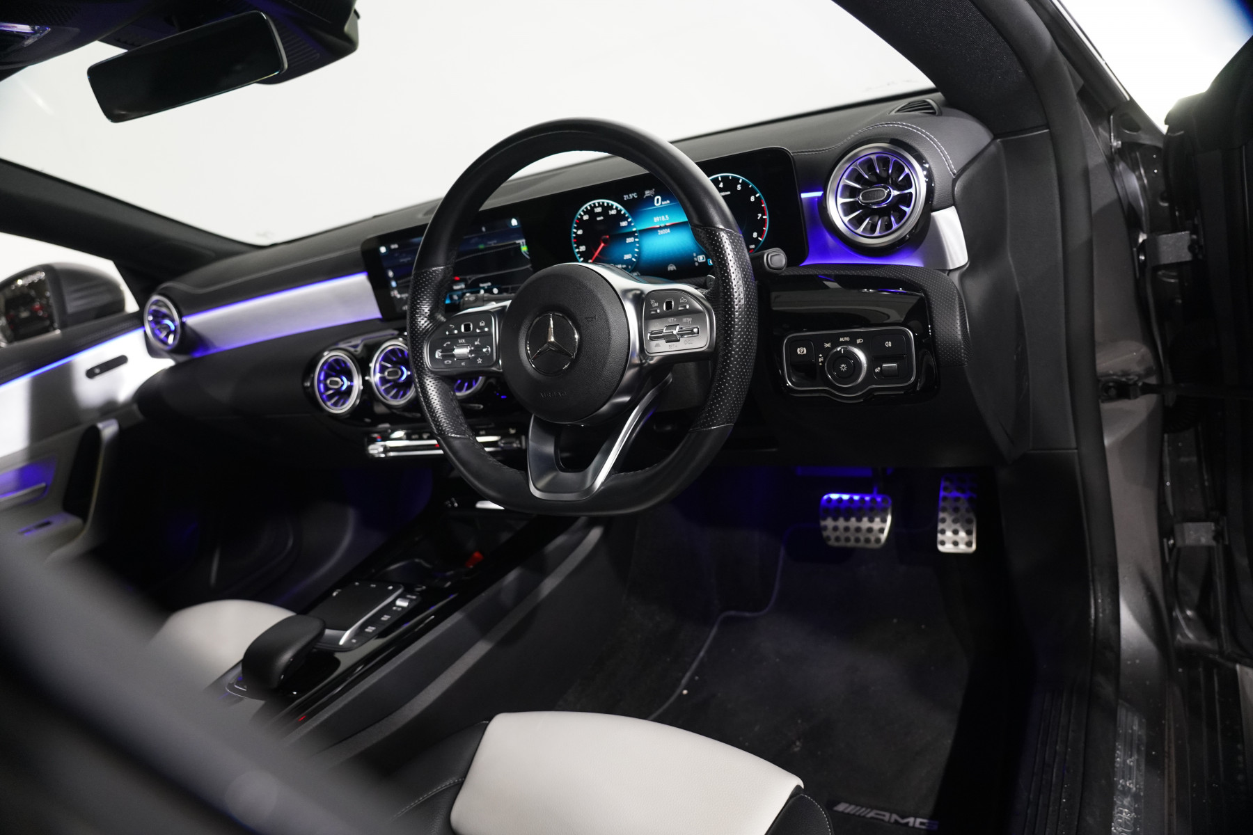 2022 Mercedes-Benz Cla 200 Coupe Image 11