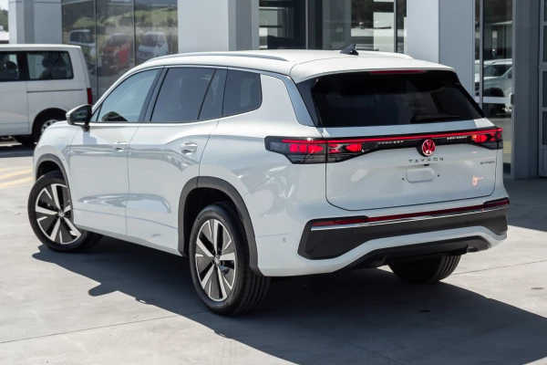 2026 Volkswagen Tayron R4 150TSI eHybrid Elegance SUV Image 2