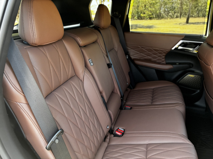 2025 Mitsubishi Outlander ZM Exceed Tourer SUV Image 13