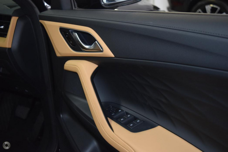 2025 MG HS AS33 Essence SUV Image 21