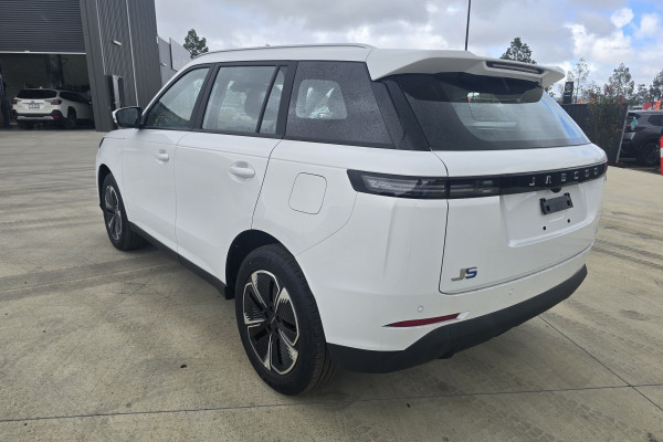2026 Jaecoo J5  Summit SUV Image 5