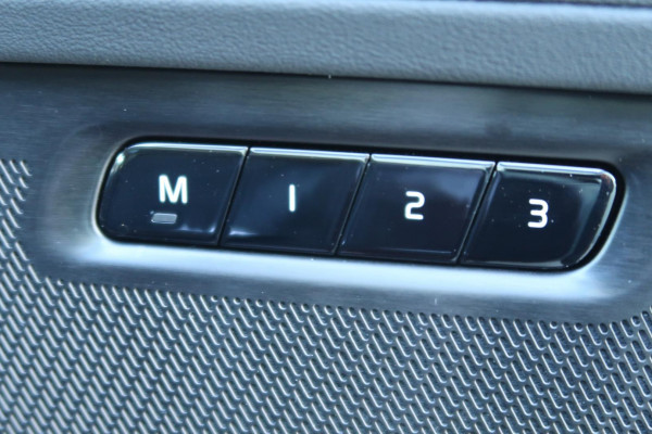 2025 MY26 Volvo XC90 L Series Plus T8 Plug-in Hybrid Dark SUV Image 11