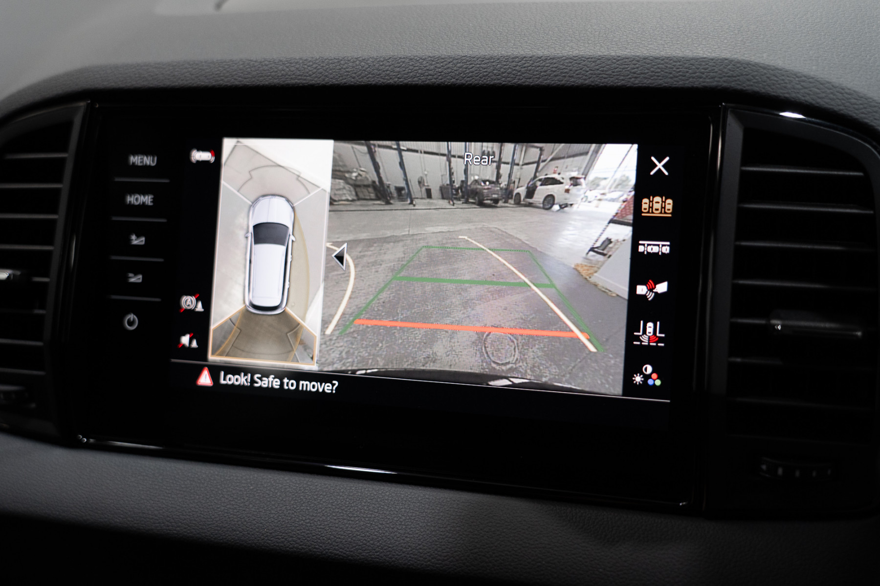 2024 Skoda Karoq Sportline (4x4) 140tsi SUV Image 13